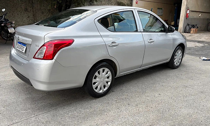 Versa 1.6 Câmbio Man...