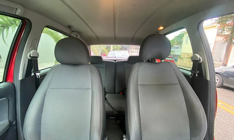 Volkswagen Fox 1.6 M...