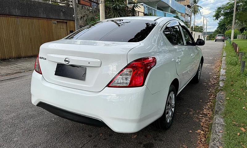 Nissan Versa 1.0 12V...
