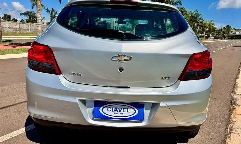 Chevrolet Onix Hatch...