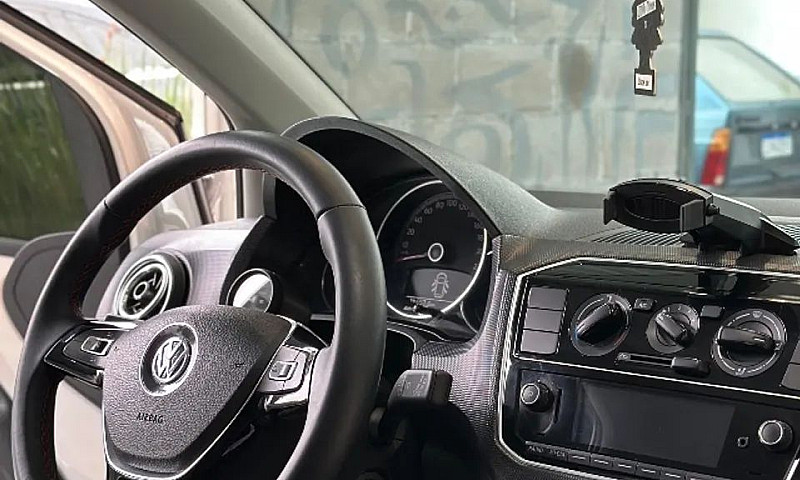 Volkswagen Up! Conne...