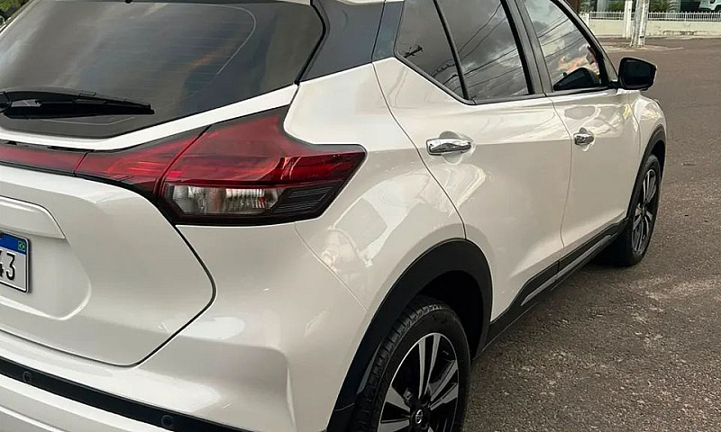 Nissan Kicks Exclusi...