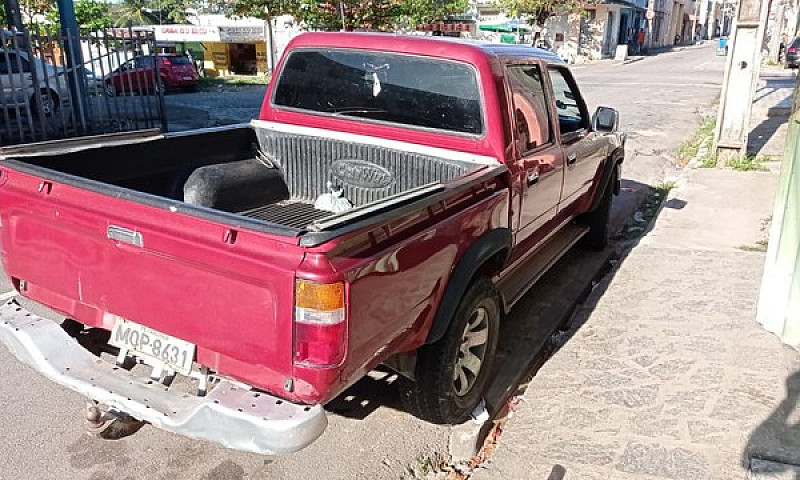 Toyota Hilux 2000 2....