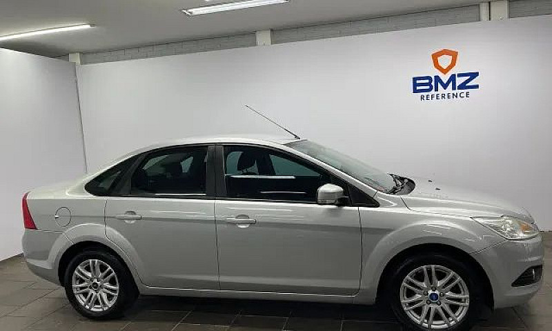 Ford Focus 1.6 Sedan...