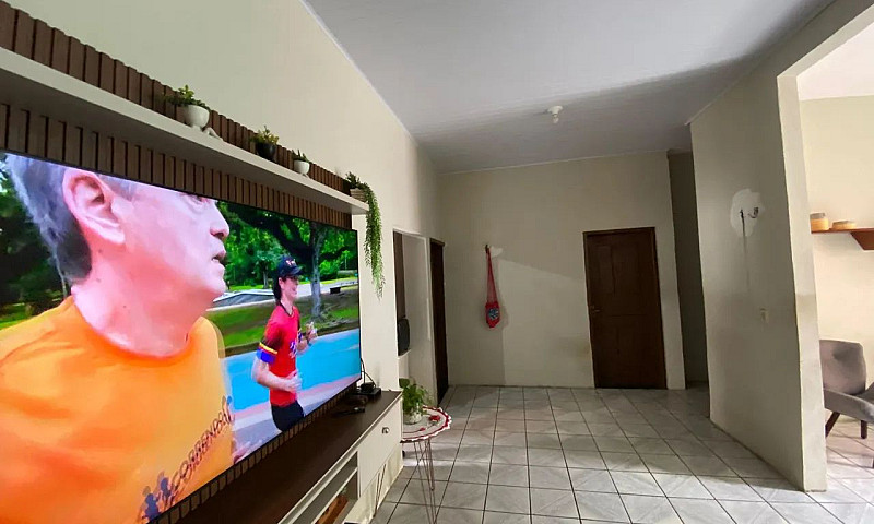 Alugo Casa Próximo A...