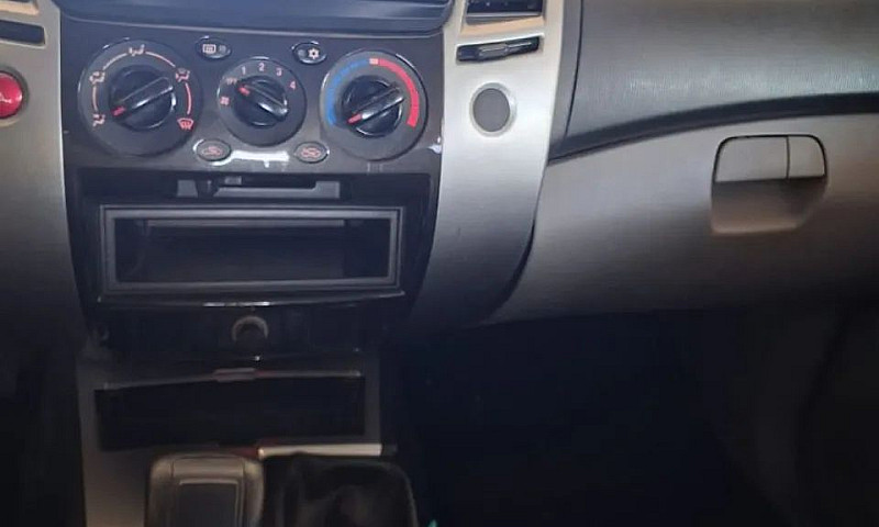 Mitsubishi Pajero Da...
