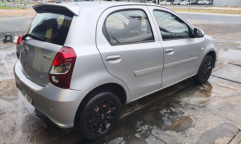Toyota Etios X 1.3 F...