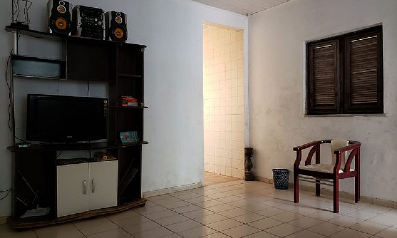 Alugo Casa No Centro...