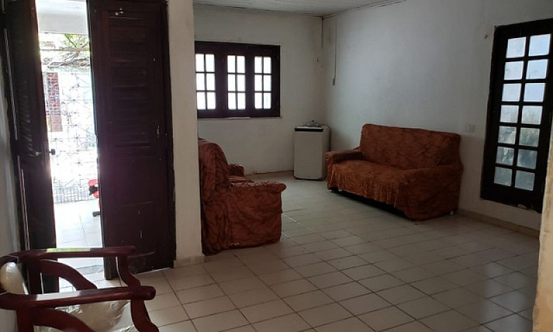 Alugo Casa No Centro...