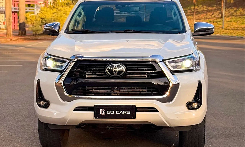 Toyota Hilux Srx 2.8...