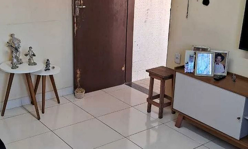 Casa Em Rua Pública ...