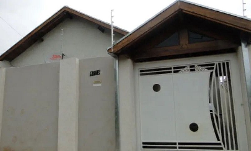 Vende-Se Casa Em Dou...