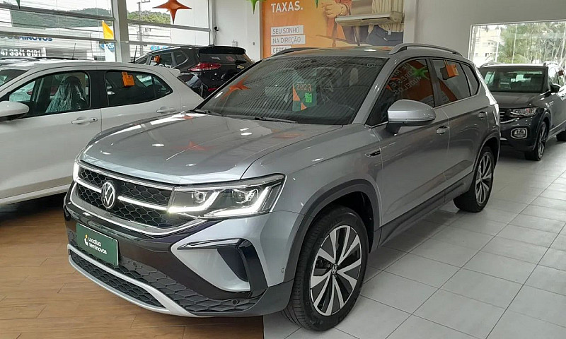 Volkswagen Taos 2023...