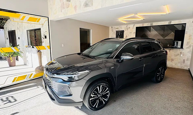 Toyota Corolla Cross...
