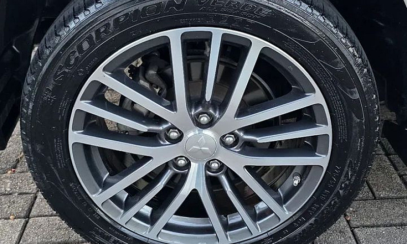 Mitsubishi Outlander...
