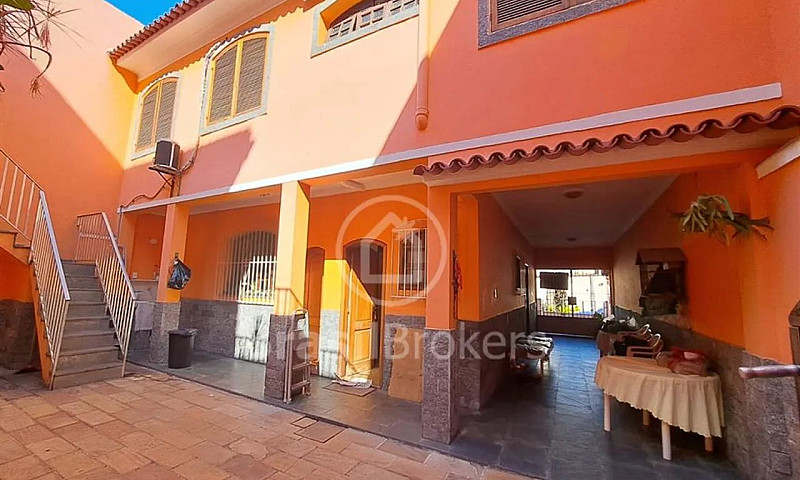 Casa Condomínio Fech...