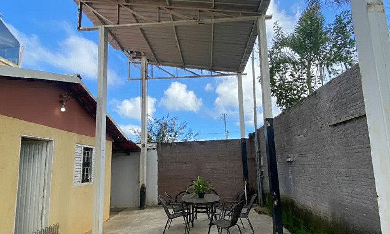 Casa Ampla Com 4 Qua...