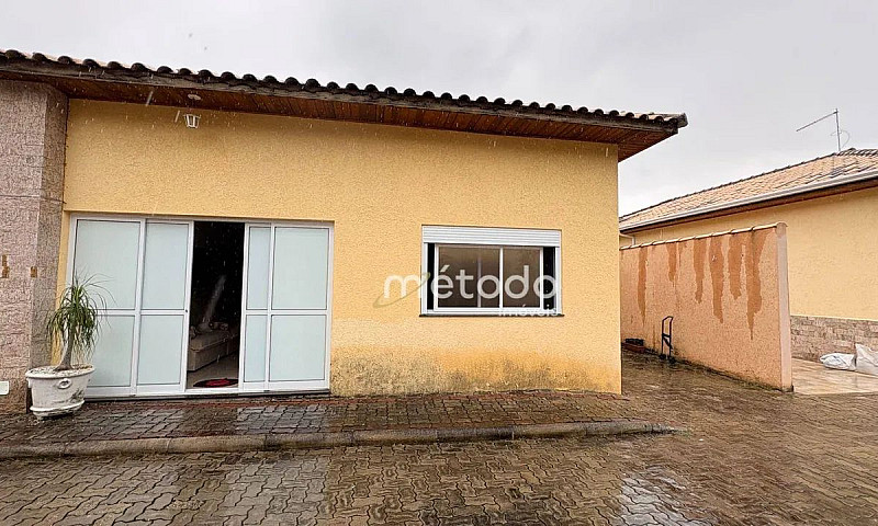 Casa Com 2 Quartos À...