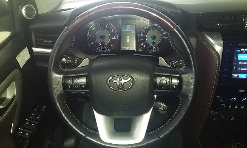 Toyota Hilux Sw4 2.8...
