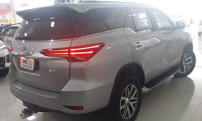 Toyota Hilux Sw4 2.8...