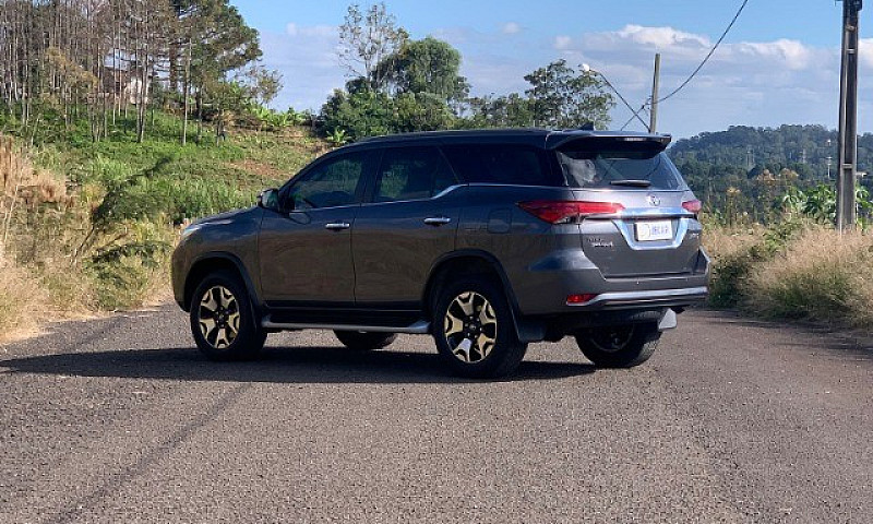 Hilux Sw4 Diamond 4X...