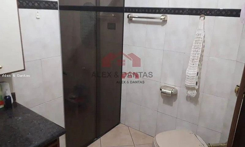 Casa Com 3 Dormitóri...