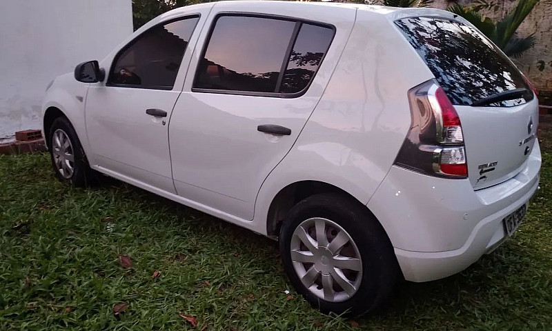 Renault Sandero Auth...