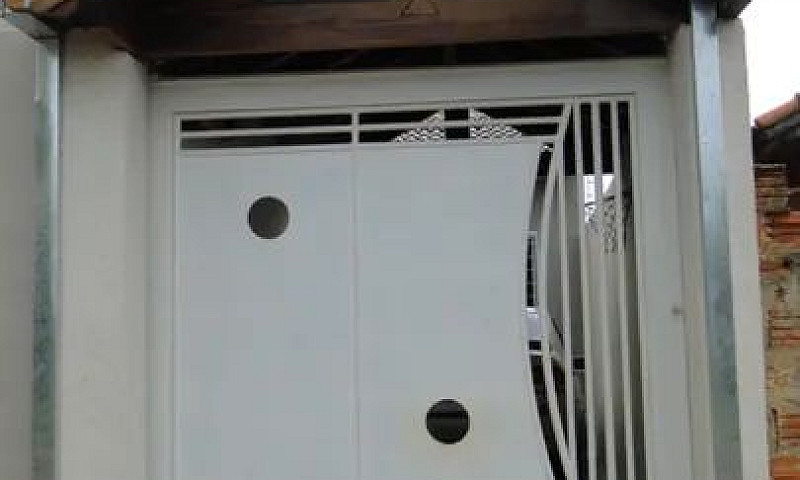 Vende-Se Casa Em Dou...