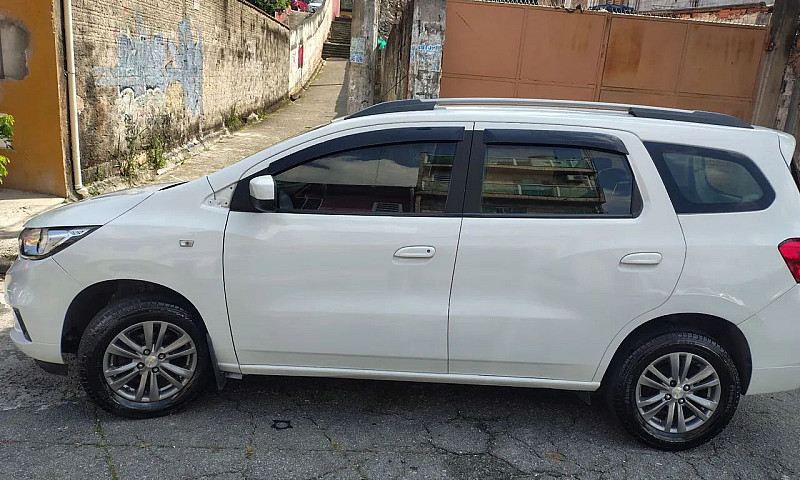 Chevrolet Spin Lt 1....
