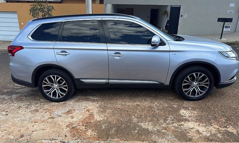 Mitsubishi Outlander...
