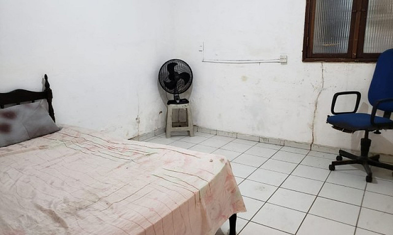 Alugo Casa No Centro...