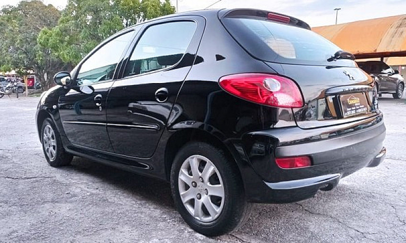 Peugeot 207 1.4 2010...