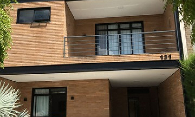 Casa De Condomínio P...