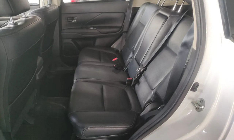 Mitsubishi Outlander...