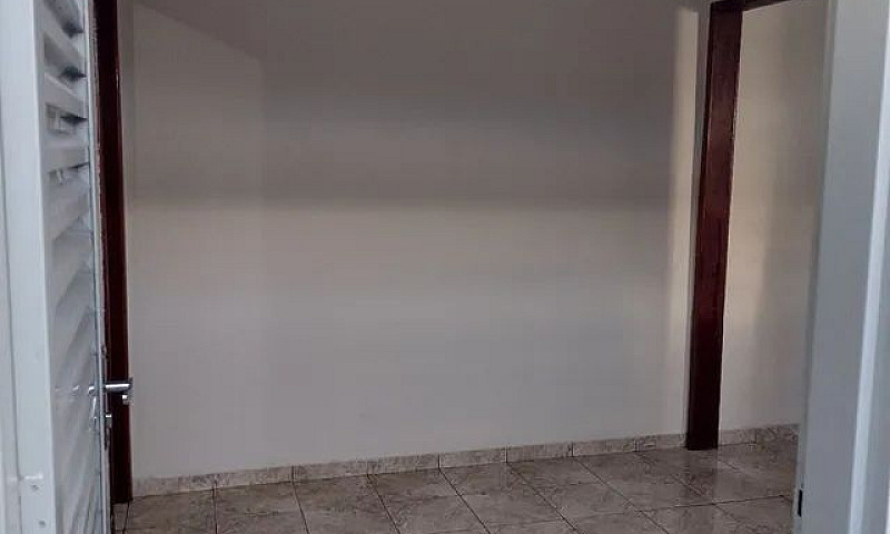 Aluga-Se Uma Casa De...