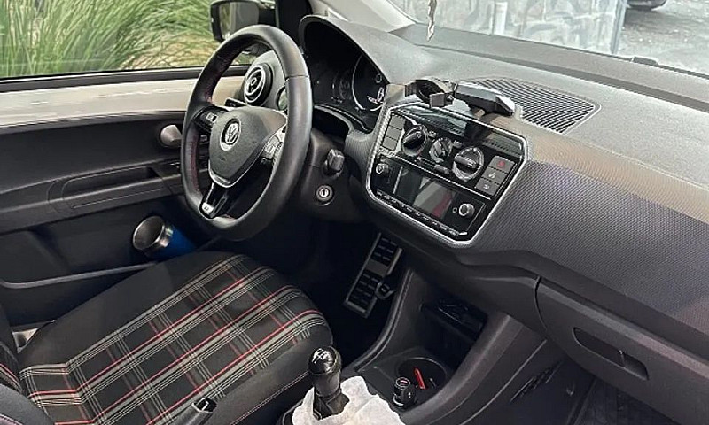 Volkswagen Up! Conne...
