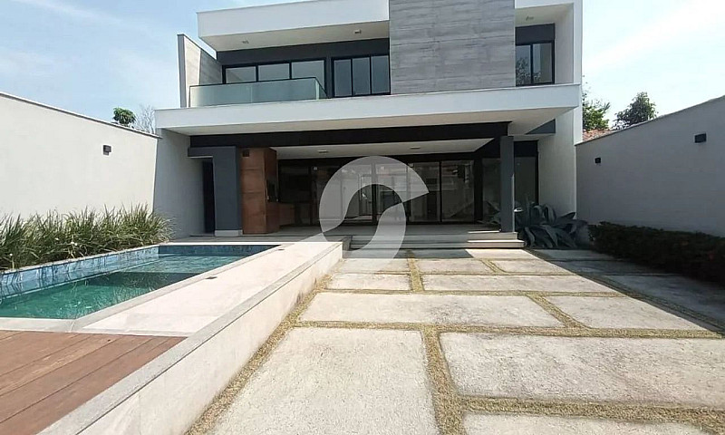 Casa Com 3 Dormitóri...