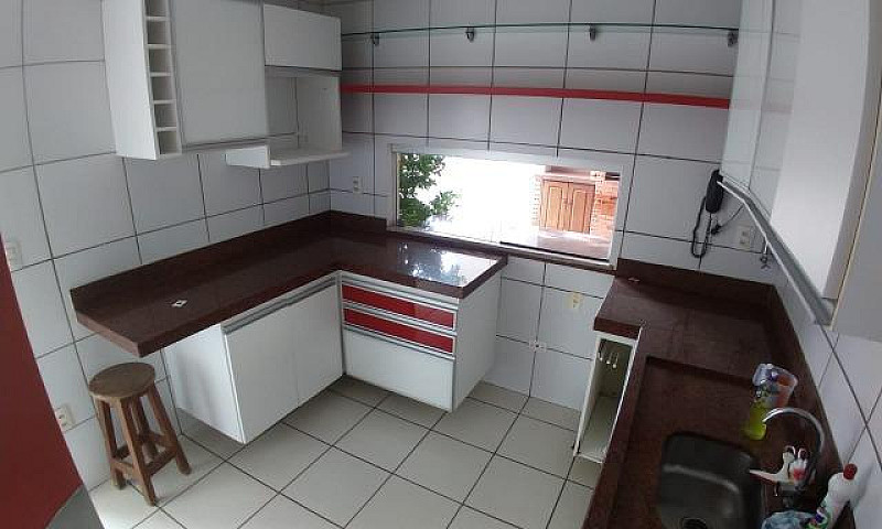 Linda Casa Condomíni...