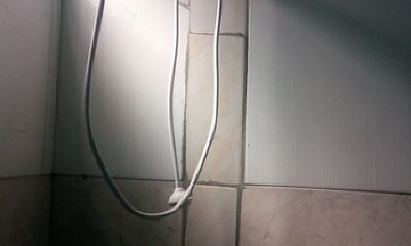 Aluga-Se Uma Casa Em...