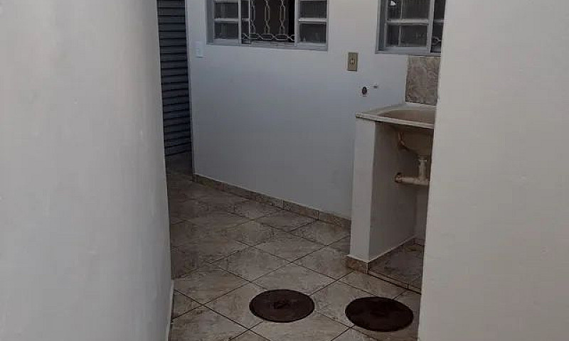 Aluga-Se Uma Casa De...