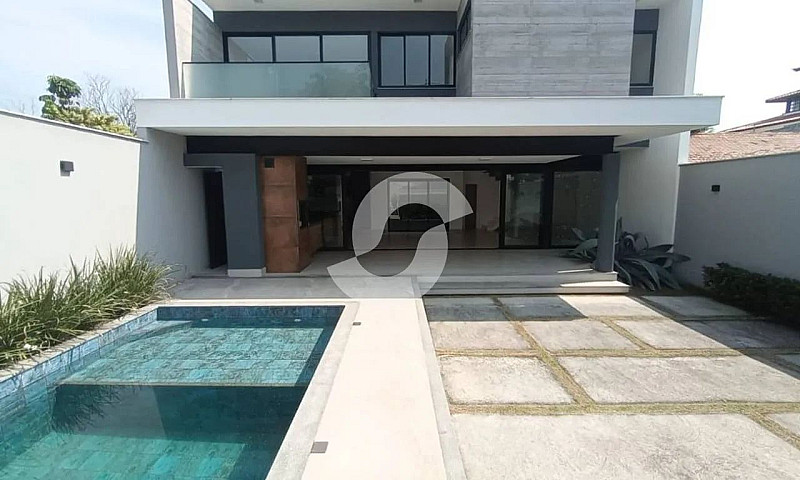 Casa Com 3 Dormitóri...
