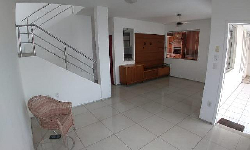 Linda Casa Condomíni...