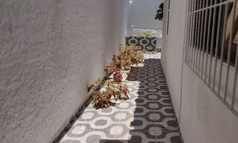 # Casa Com Parreira ...