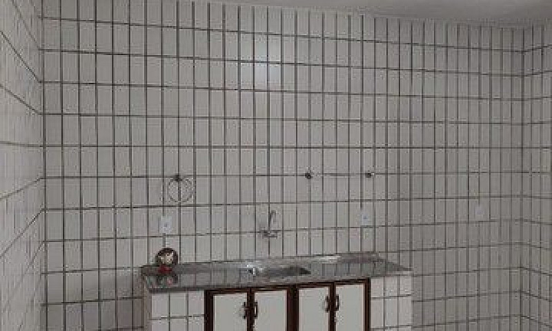 # Casa Com Parreira ...