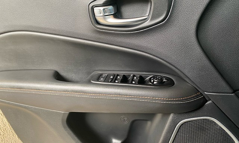 Jeep Compass Longitu...