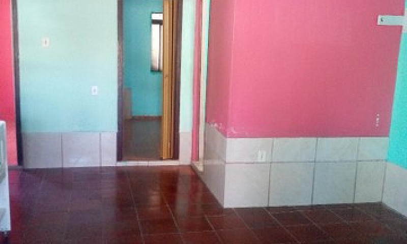 Aluga-Se Uma Casa Em...