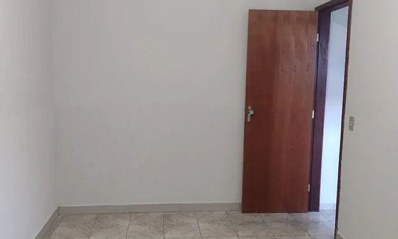 Aluga-Se Uma Casa De...