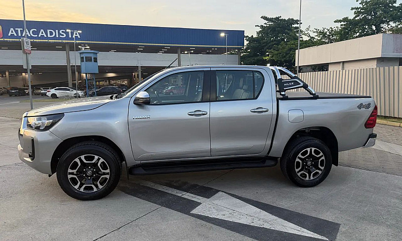 Toyota Hilux Srv 4X4...
