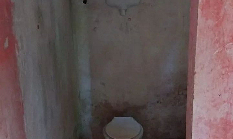 Vende-Se Casa Com 3 ...