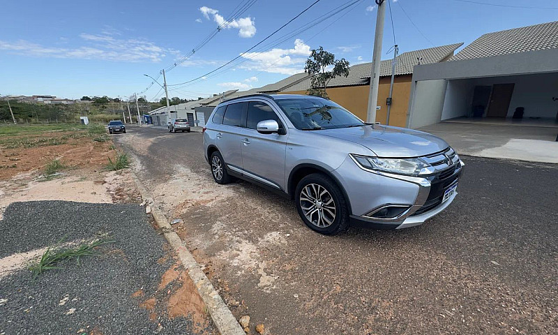 Mitsubishi Outlander...